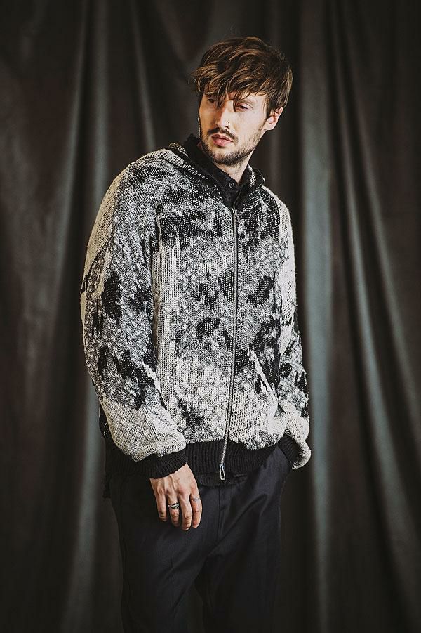 NO ID. ノーアイディー アブストラクトJQニットZIPパーカ